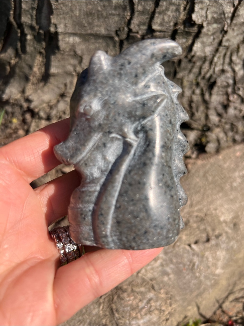 Yooperlite (1) dragon head | crystal ~ uv reactive